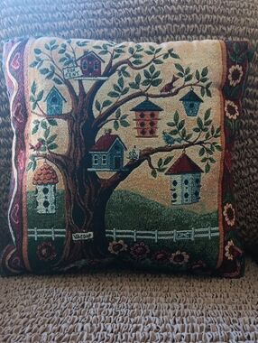 Mohawk Home 2003 Birdhouse Pillow. 18" X 18"